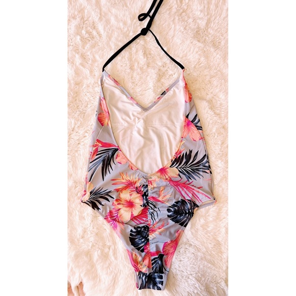 Moving Sale! GUC VS Pink Tropical Halter One Piece w/ Ruched Cheeky Bottom Small - Picture 7 of 8